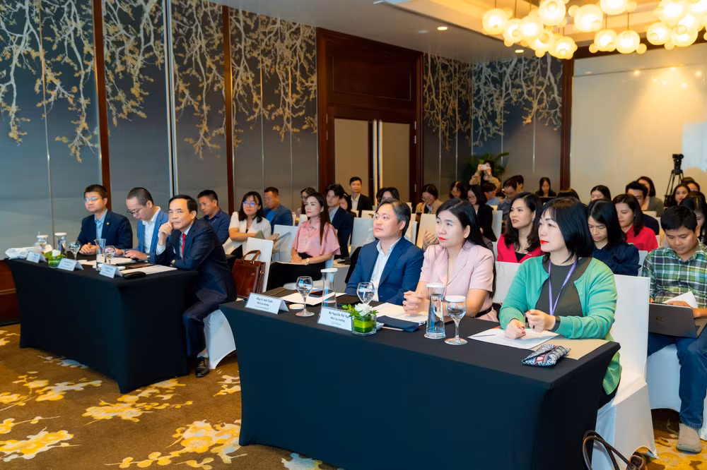 Các đại biểu dự hội thảo. Các đại biểu dự hội thảo.