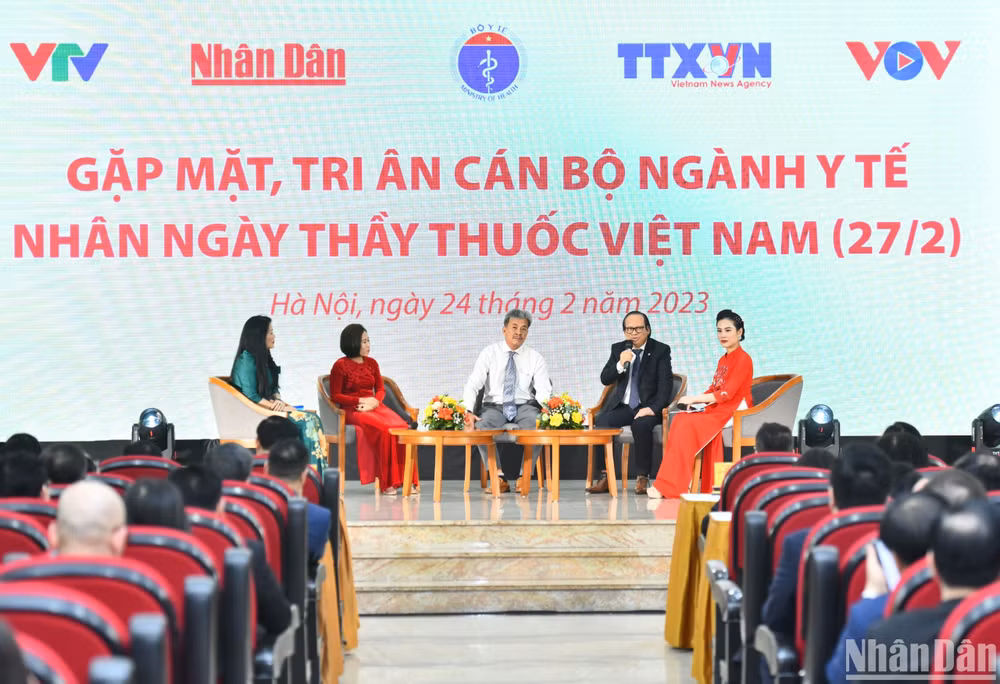 Quang cảnh phiên tọa đàm "Nỗ lực vì sức khỏe nhân dân". (Ảnh: ĐĂNG KHOA)