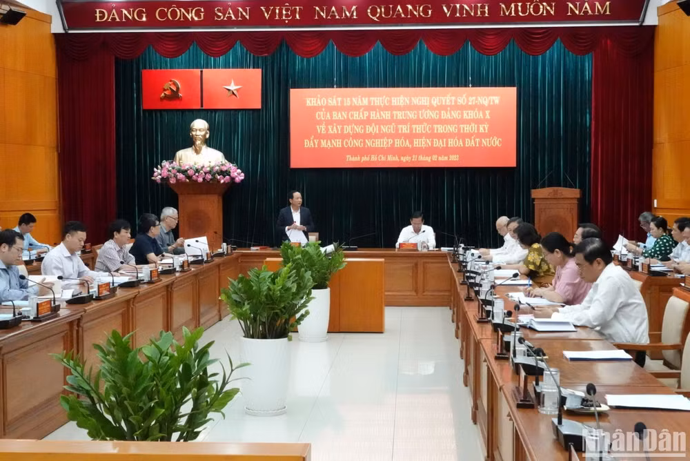 Quang cảnh buổi làm việc.