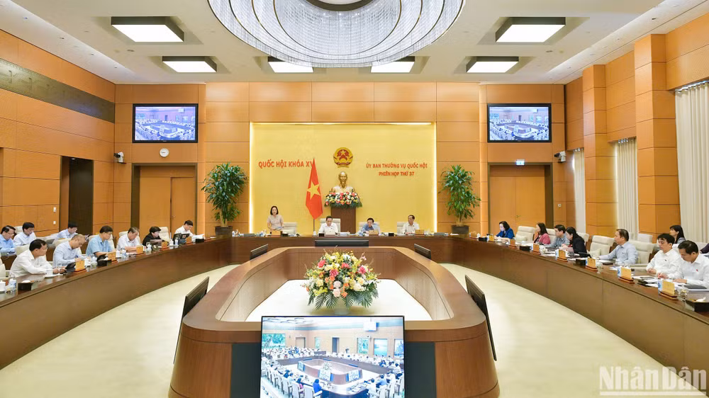 Quang cảnh phiên họp sáng 24/9. (Ảnh: DUY LINH)