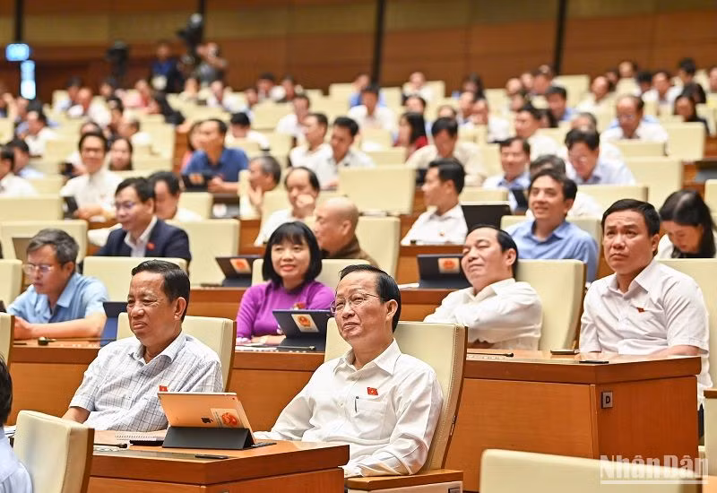 Các đại biểu dự phiên thảo luận ở hội trường, chiều 31/5. (Ảnh: DUY LINH) Các đại biểu dự phiên thảo luận ở hội trường, chiều 31/5. (Ảnh: DUY LINH)