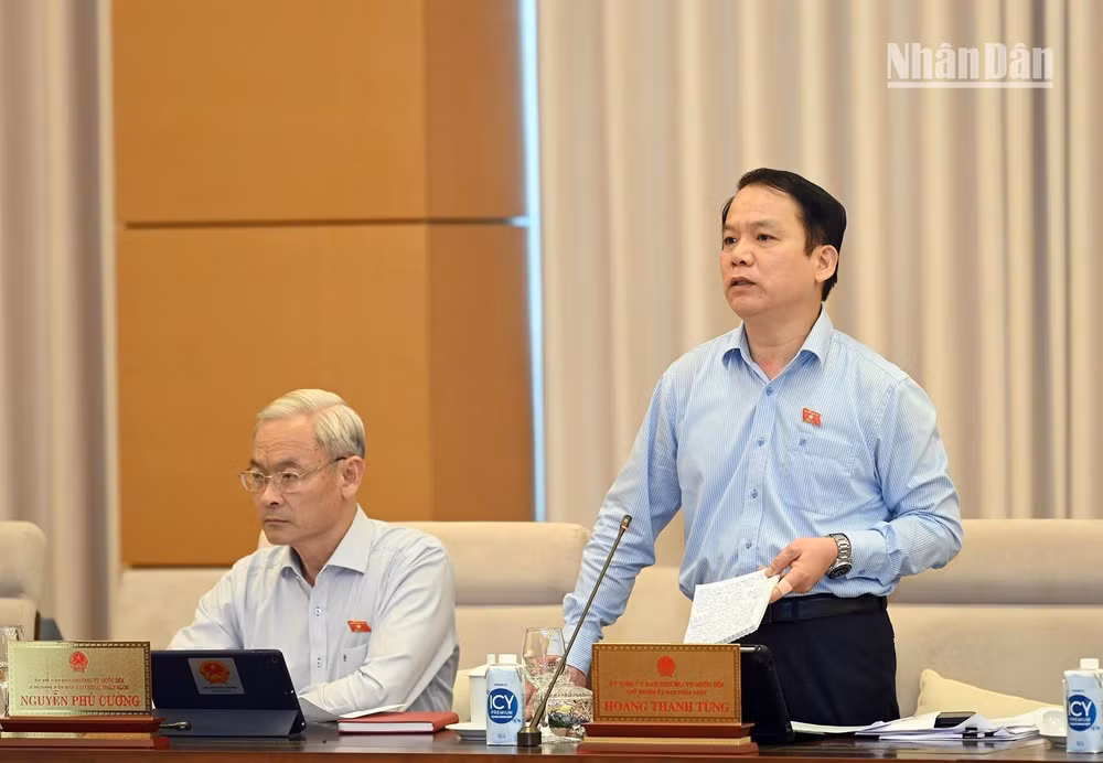 Chủ nhiệm Ủy ban Pháp luật của Quốc hội Hoàng Thanh Tùng phát biểu tại phiên họp. (Ảnh: DUY LINH) Chủ nhiệm Ủy ban Pháp luật của Quốc hội Hoàng Thanh Tùng phát biểu tại phiên họp. (Ảnh: DUY LINH)