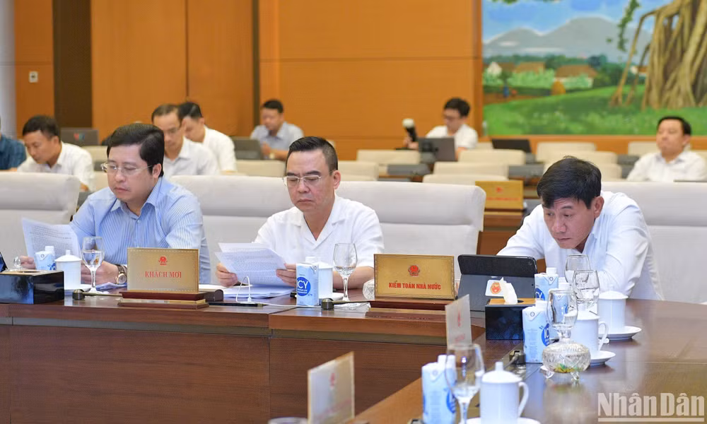 Các đại biểu dự phiên họp. (Ảnh: DUY LINH) Các đại biểu dự phiên họp. (Ảnh: DUY LINH)