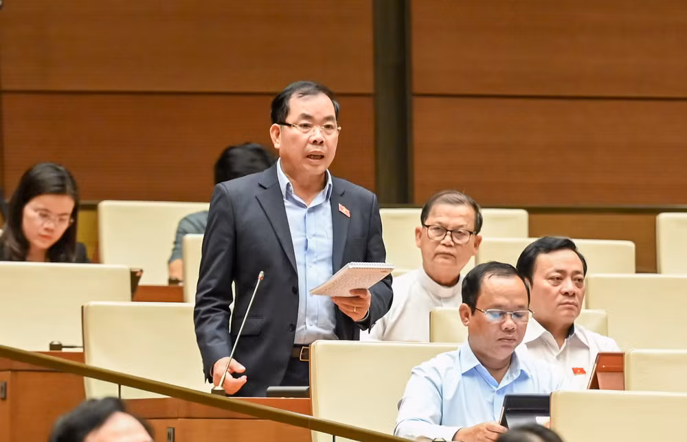 Đại biểu Nguyễn Quang Huân (Đoàn Bình Dương). (Ảnh: BÙI GIANG) Đại biểu Nguyễn Quang Huân (Đoàn Bình Dương). (Ảnh: BÙI GIANG)