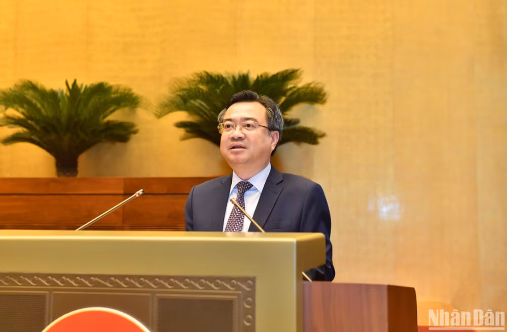 Bộ trưởng Xây dựng Nguyễn Thanh Nghị trình bày tờ trình về dự án Luật Quy hoạch đô thị và quy hoạch nông thôn. (Ảnh: ĐĂNG KHOA) Bộ trưởng Xây dựng Nguyễn Thanh Nghị trình bày tờ trình về dự án Luật Quy hoạch đô thị và quy hoạch nông thôn. (Ảnh: ĐĂNG KHOA)