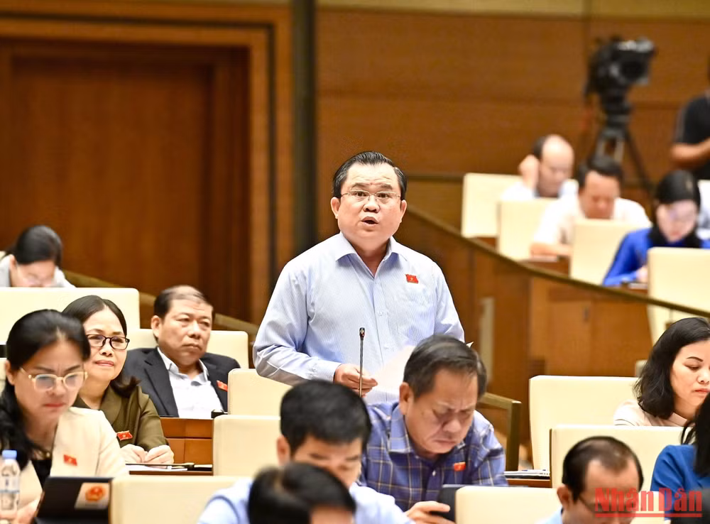 Đại biểu Nguyễn Tâm Hùng (Bà Rịa-Vũng Tàu) tham gia ý kiến thảo luận. (Ảnh: ĐĂNG KHOA) Đại biểu Nguyễn Tâm Hùng (Bà Rịa-Vũng Tàu) tham gia ý kiến thảo luận. (Ảnh: ĐĂNG KHOA)