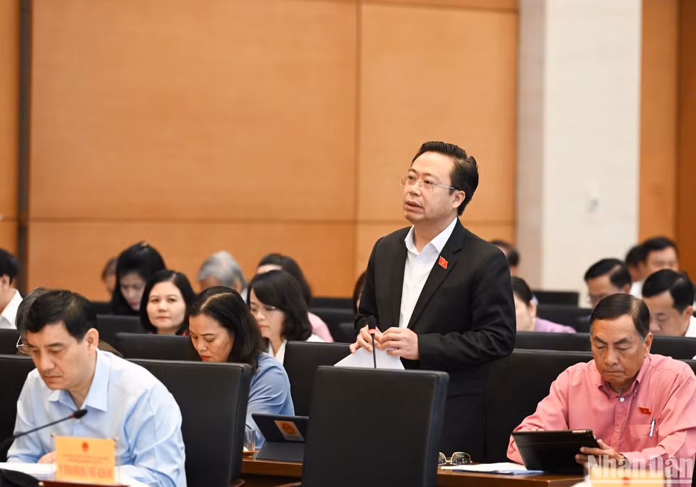 Đại biểu Nguyễn Đại Thắng (đoàn Hưng Yên) tham gia ý kiến thảo luận. (Ảnh: DUY LINH) Đại biểu Nguyễn Đại Thắng (đoàn Hưng Yên) tham gia ý kiến thảo luận. (Ảnh: DUY LINH)