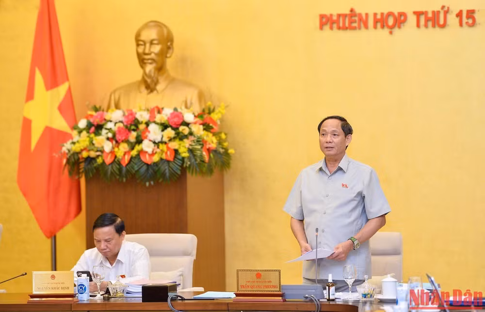 Phó Chủ tịch Quốc hội Trần Quang Phương điều hành phiên thảo luận chiều 14/9. (Ảnh: DUY LINH)