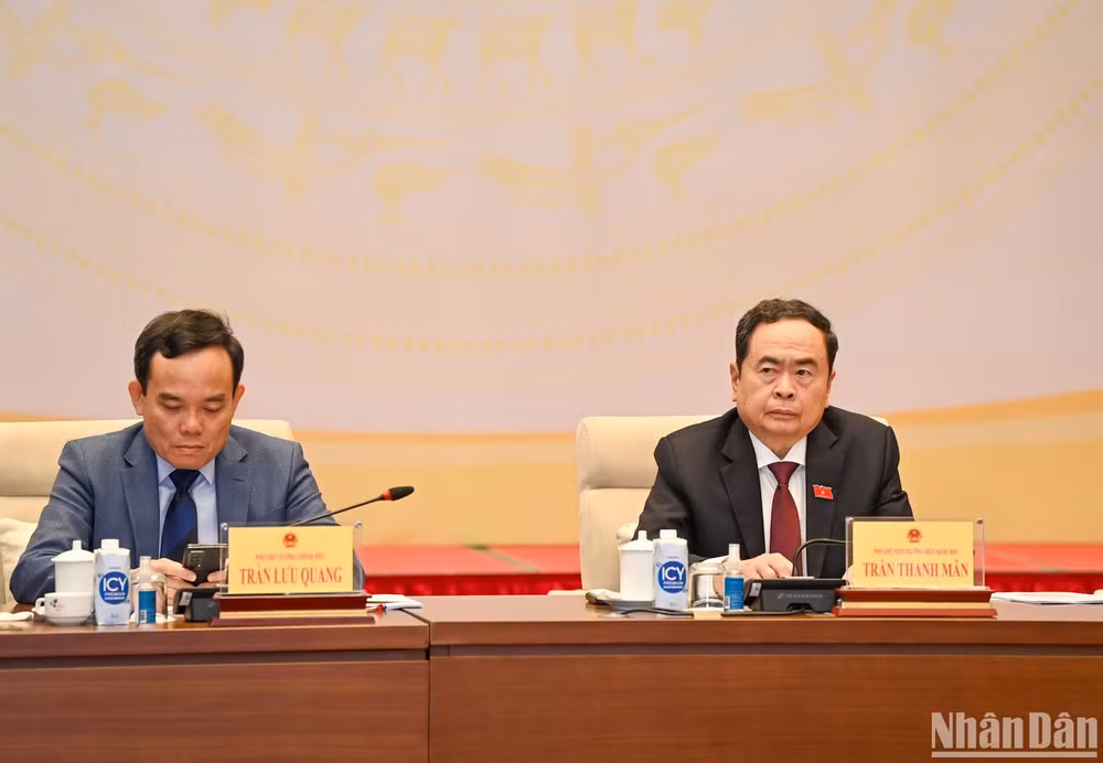 Phó Chủ tịch Thường trực Quốc hội Trần Thanh Mẫn và Phó Thủ tướng Chính phủ Trần Lưu Quang tại Hội nghị. (Ảnh: DUY LINH) Phó Chủ tịch Thường trực Quốc hội Trần Thanh Mẫn và Phó Thủ tướng Chính phủ Trần Lưu Quang tại Hội nghị. (Ảnh: DUY LINH)