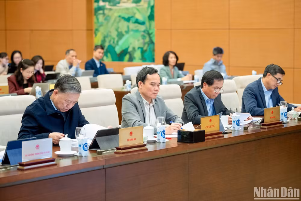 Các đại biểu dự phiên họp. (Ảnh: DUY LINH)
