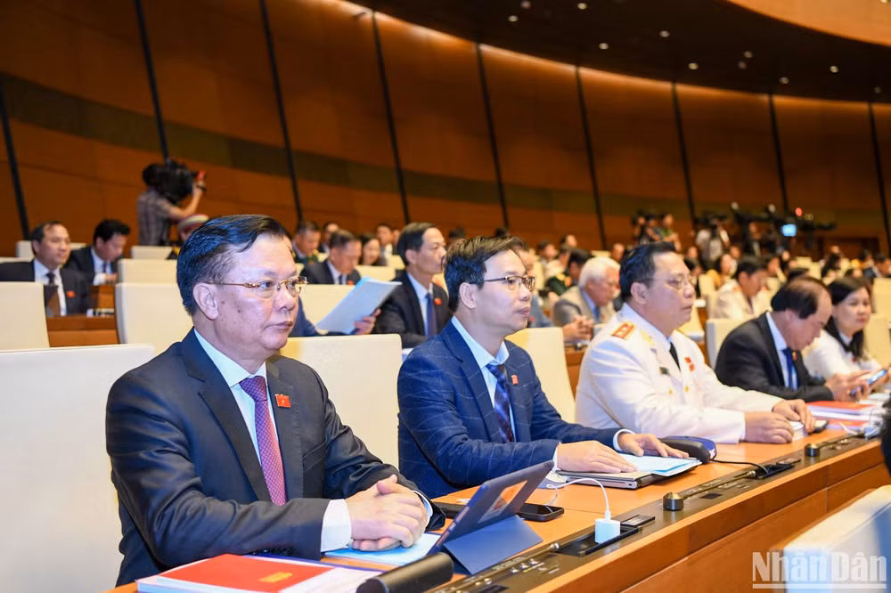Đại biểu Quốc hội đoàn Hà Nội dự phiên họp ở hội trường sáng 23/10. (Ảnh: DUY LINH) Đại biểu Quốc hội đoàn Hà Nội dự phiên họp ở hội trường sáng 23/10. (Ảnh: DUY LINH)