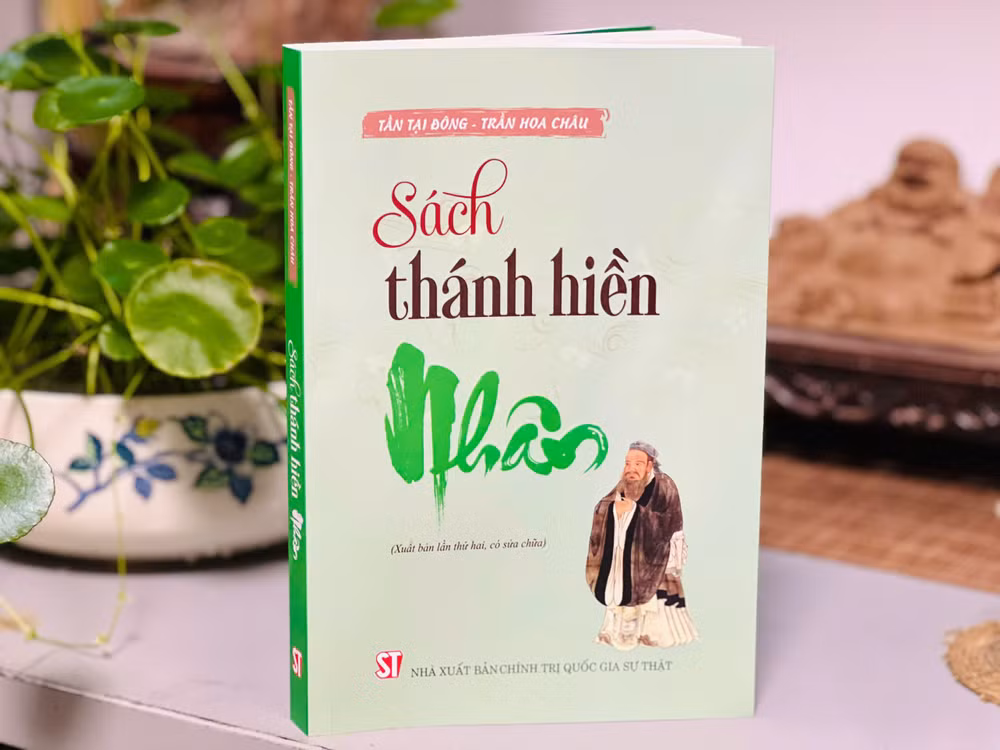 Cuốn sách "Sách thánh hiền - Nhân".