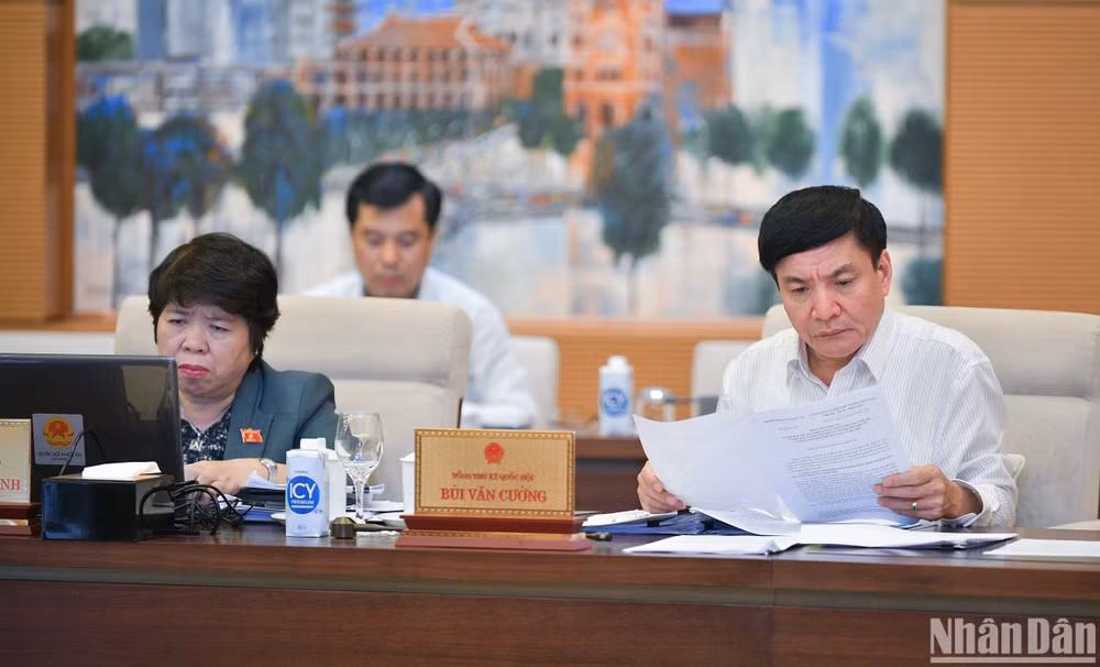 Các đại biểu dự phiên họp. (Ảnh: DUY LINH)