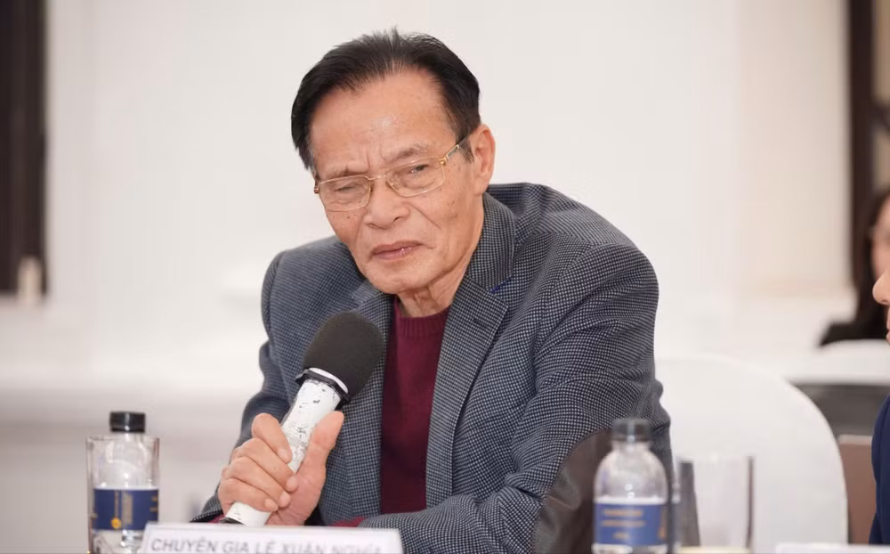 TS Lê Xuân Nghĩa trả lời câu hỏi. TS Lê Xuân Nghĩa trả lời câu hỏi.