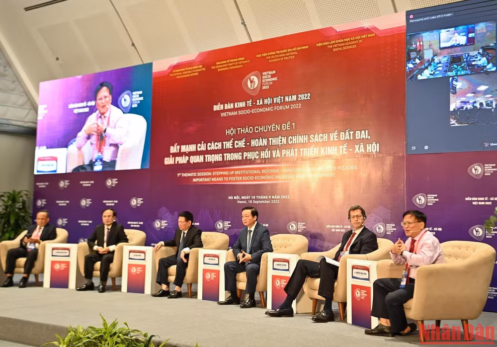 Quang cảnh Phiên hội thảo chuyên đề về đẩy mạnh cải cách thể chế. (Ảnh: DUY LINH)