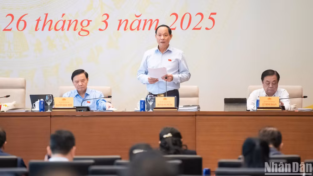 Phó Chủ tịch Quốc hội Trần Quang Phương phát biểu bế mạc Hội nghị đại biểu Quốc hội hoạt động chuyên trách lần thứ 7, nhiệm kỳ khóa XV. (Ảnh: DUY LINH)