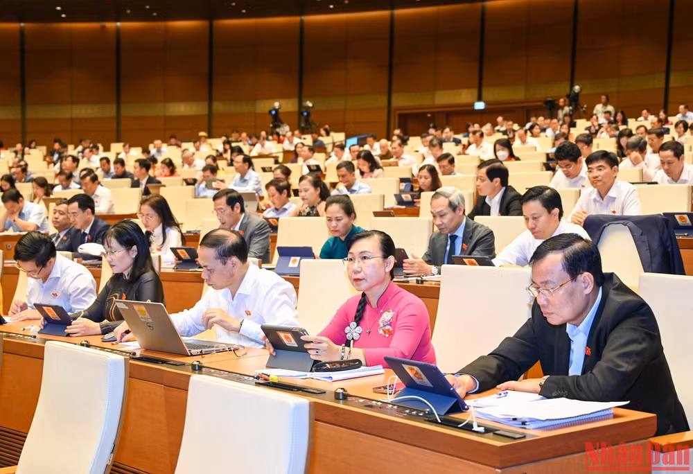Các đại biểu Quốc hội tham dự phiên họp sáng 31/10. Ảnh: DUY LINH