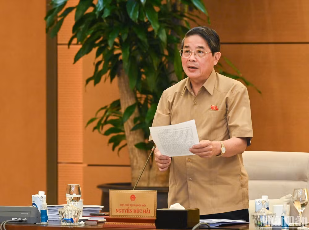 Phó Chủ tịch Quốc hội Nguyễn Đức Hải điều hành nội dung phiên họp. (Ảnh: DUY LINH) Phó Chủ tịch Quốc hội Nguyễn Đức Hải điều hành nội dung phiên họp. (Ảnh: DUY LINH)