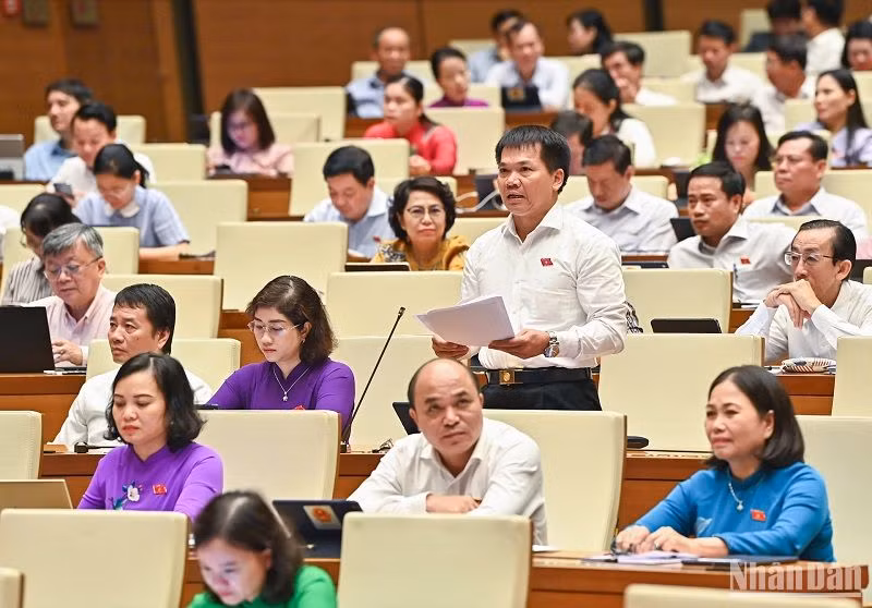 Đại biểu Dương Khắc Mai phát biểu ý kiến. (Ảnh: DUY LINH) Đại biểu Dương Khắc Mai phát biểu ý kiến. (Ảnh: DUY LINH)