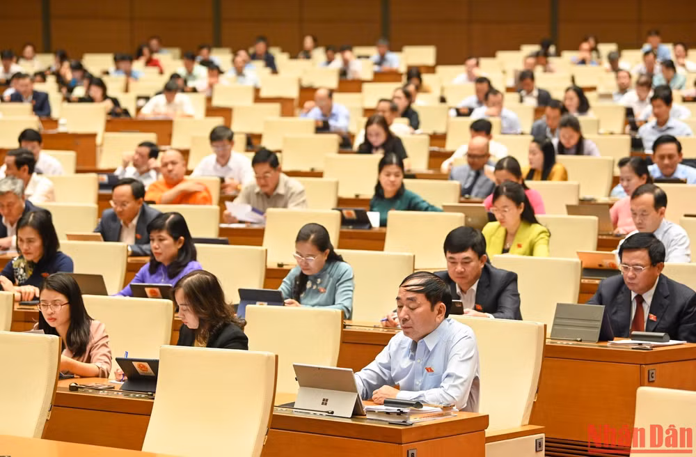 Các đại biểu Quốc hội tham dự phiên thảo luận ở hội trường về dự án Luật Phòng, chống rửa tiền (sửa đổi) ngày 1/11. (Ảnh: DUY LINH)