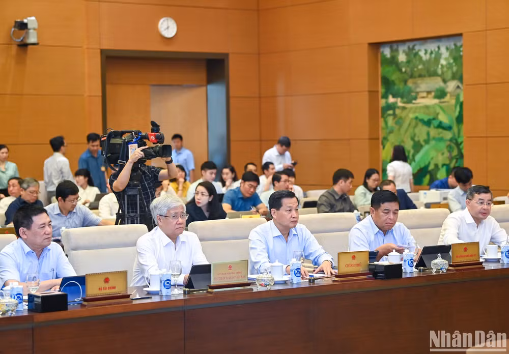 Các đại biểu dự phiên họp. Các đại biểu dự phiên họp.