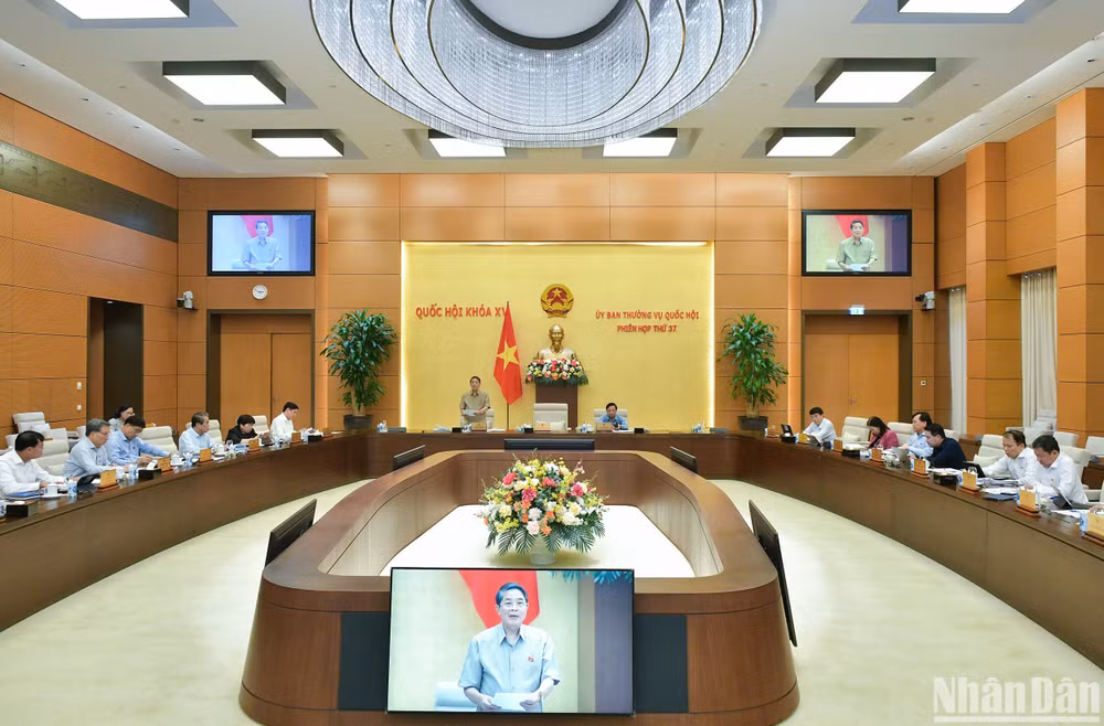 Quang cảnh phiên họp. (Ảnh: DUY LINH)