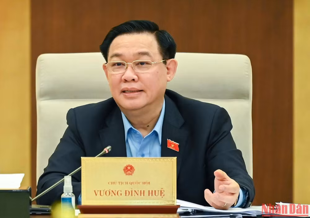 Chủ tịch Quốc hội Vương Đình Huệ phát biểu ý kiến tại phiên họp.