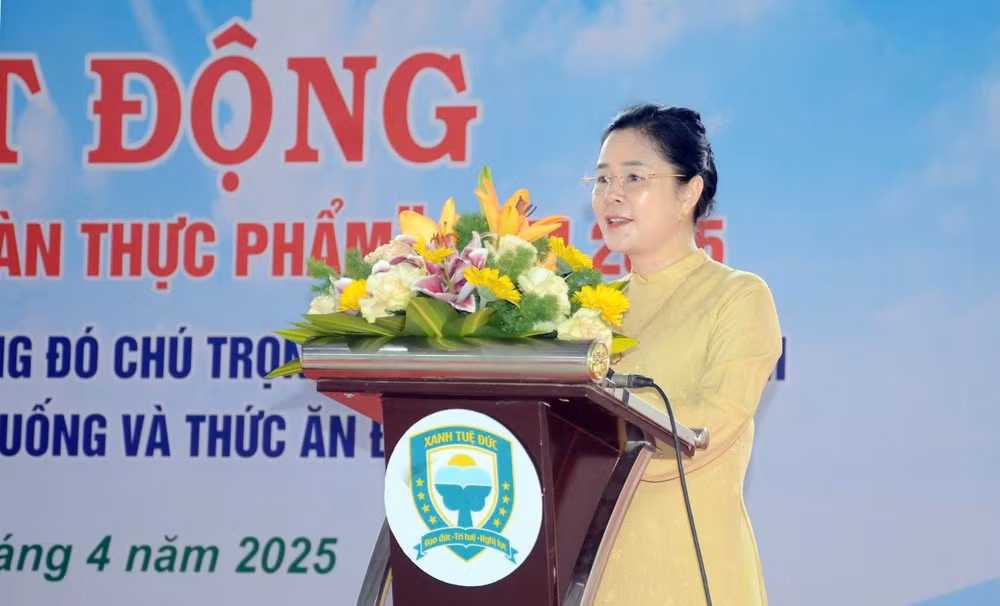 Giám đốc Sở Y tế Nghệ An, Lê Thị Hoài Chung phát động Tháng hành động vì an toàn thực phẩm năm 2025. (Ảnh: THÀNH CHUNG). Giám đốc Sở Y tế Nghệ An, Lê Thị Hoài Chung phát động Tháng hành động vì an toàn thực phẩm năm 2025. (Ảnh: THÀNH CHUNG).