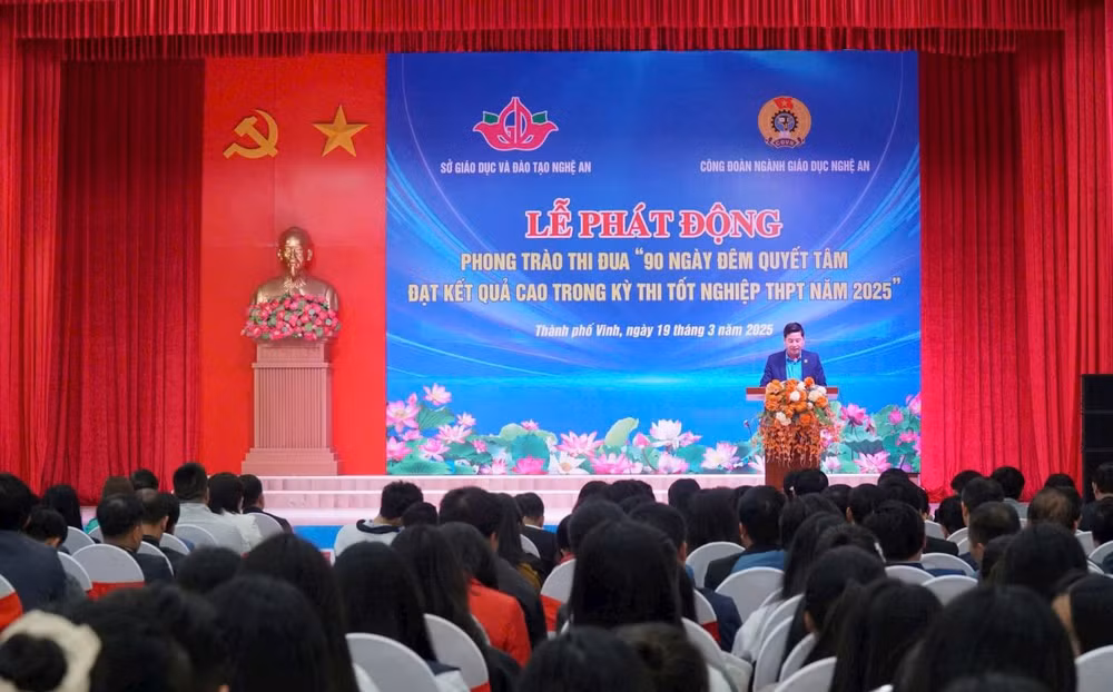Toàn cảnh buổi lễ phát động phong trào.