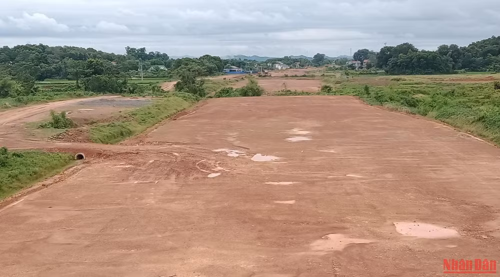 Xây dựng đoạn 2km đường vành đai 5 đang gặp khó khăn vì thiếu vốn.