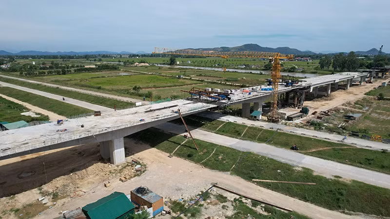 Thi công đoạn cao tốc Diễn Châu-Bãi Vọt. Thi công đoạn cao tốc Diễn Châu-Bãi Vọt.