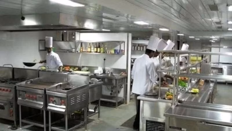 An toàn thực phẩm nguyên liệu, khâu quan trọng trong bảo đảm an toàn bếp ăn tập thể. (Ảnh: Cục An toàn thực phẩm)