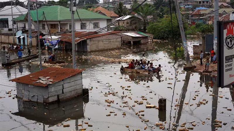 Ngập lụt ở ngoại ô Kinshasa, CHDC Congo ngày 10/1/2024. (Ảnh: REUTERS)