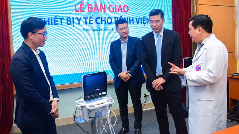 Thiết bị y tế mới, hiện đại do VietinBank tài trợ góp phần nâng cao chất lượng khám chữa bệnh cho y, bác sĩ của Bệnh viện. Thiết bị y tế mới, hiện đại do VietinBank tài trợ góp phần nâng cao chất lượng khám chữa bệnh cho y, bác sĩ của Bệnh viện.
