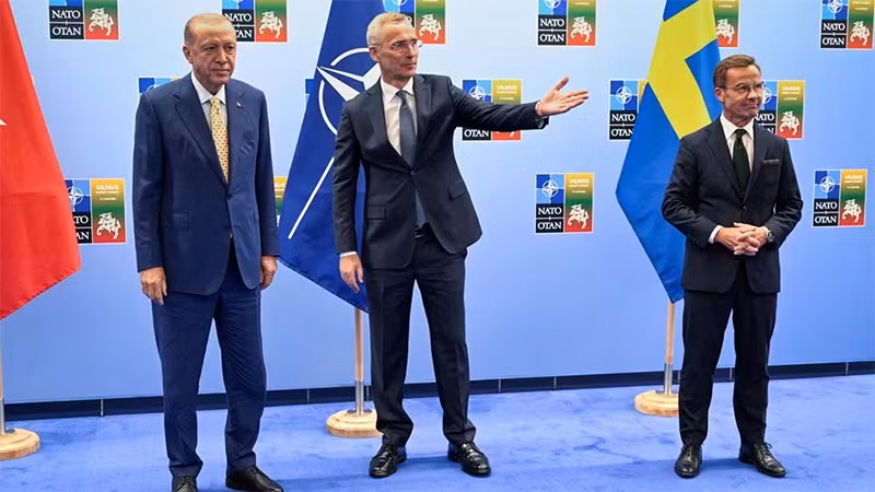 Tổng thống Thổ Nhĩ Kỳ Tayyip Erdogan, Tổng Thư ký NATO Jens Stoltenberg và Thủ tướng Thụy Điển Ulf Kristersson (từ bên trái sang) trước lúc tham gia Hội nghị thượng đỉnh NATO tại Lithuania, ngày 10/7/2023. Ảnh: REUTERS