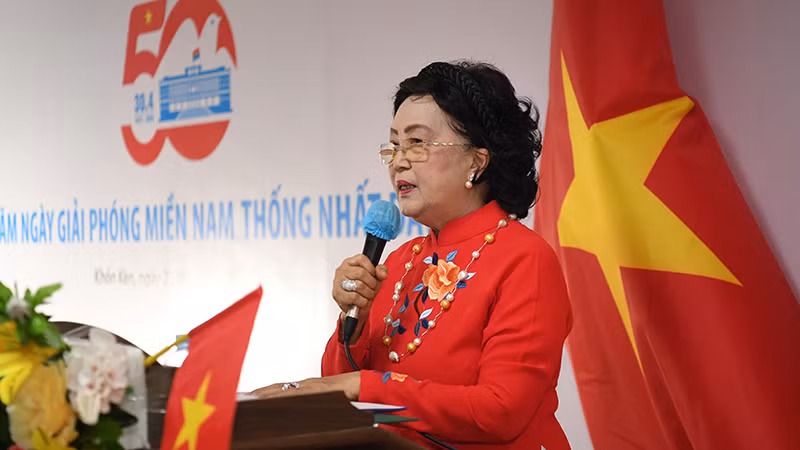 Bà Đặng Thị Gái chia sẻ tại buổi lễ.
