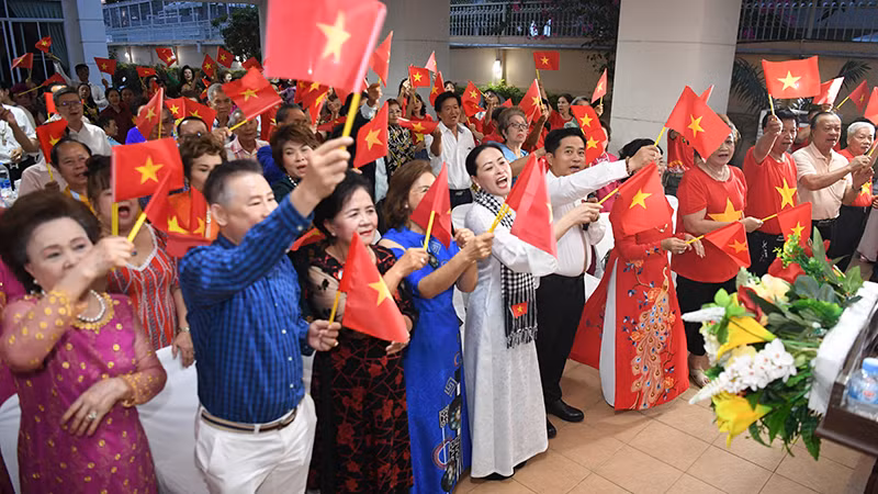 Lễ kỷ niệm 50 năm Ngày giải phóng miền nam, thống nhất đất nước tại Khon kaen, Thái Lan.