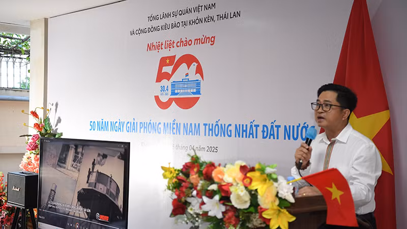 Tổng lãnh sự Đinh Hoàng Linh phát biểu tại buổi lễ tối 25/4/2025.