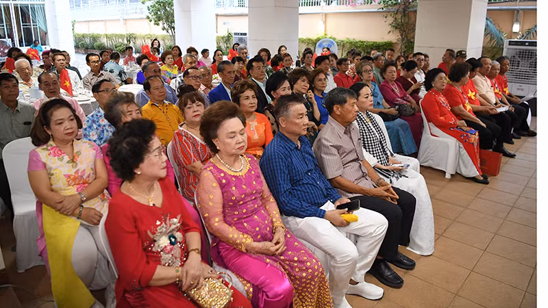 200 kiều bào tham dự buổi lễ tối 25/4 tại Khon Kaen.