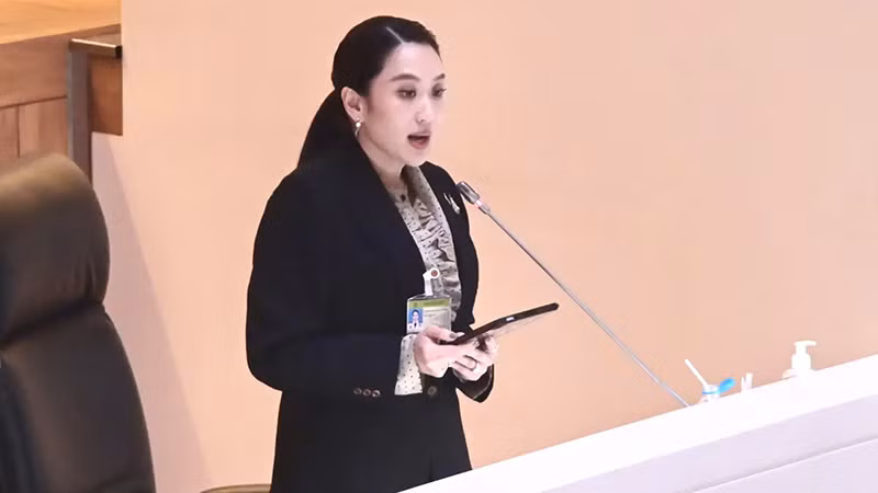 Thủ tướng Paetongtarn Shinawatra phát biểu tranh luận tại Hạ viện Thái Lan. (Ảnh: NBT)