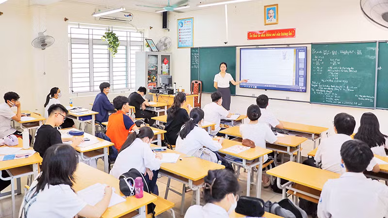 Học sinh Trường THCS Ngọc Lâm (Long Biên) ôn tập chuẩn bị cho kỳ thi lớp 10. (Ảnh THANH TÙNG)