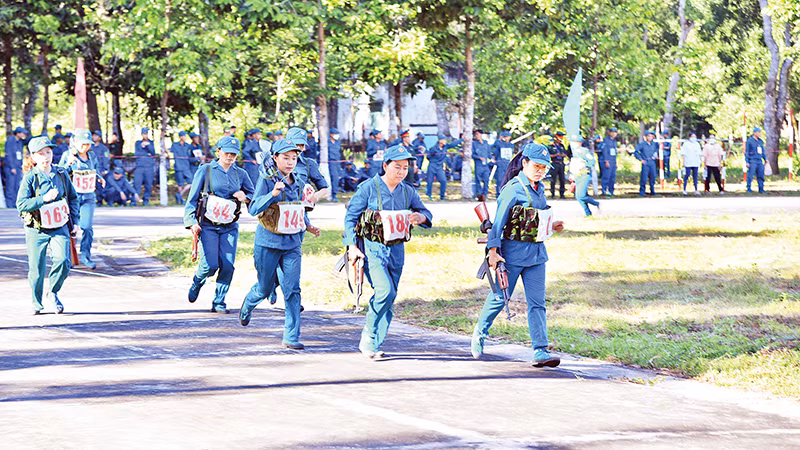 Lực lượng dân quân tự vệ tại Tiền Giang thường xuyên được huấn luyện kỹ năng chiến đấu, sẵn sàng đáp ứng yêu cầu nhiệm vụ.