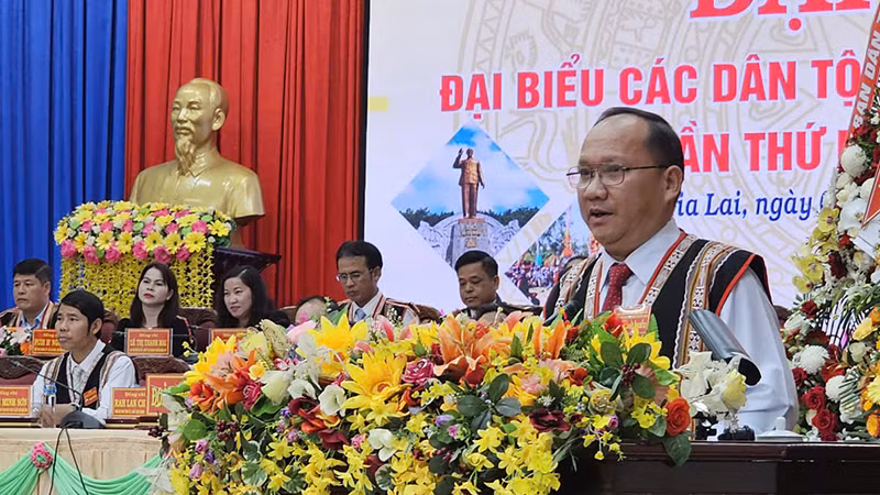 Đồng chí Rah Lan Chung, Phó Bí thư Tỉnh ủy, Chủ tịch UBND tỉnh phát biểu khai mạc Đại hội.