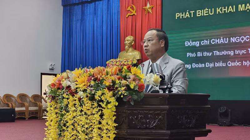 Đồng chí Châu Ngọc Tuấn, Phó Bí thư Thường trực Tỉnh ủy Trưởng Đoàn đại biểu Quốc hội tỉnh Gia Lai phát biểu khai mạc Hội thảo. Đồng chí Châu Ngọc Tuấn, Phó Bí thư Thường trực Tỉnh ủy Trưởng Đoàn đại biểu Quốc hội tỉnh Gia Lai phát biểu khai mạc Hội thảo.