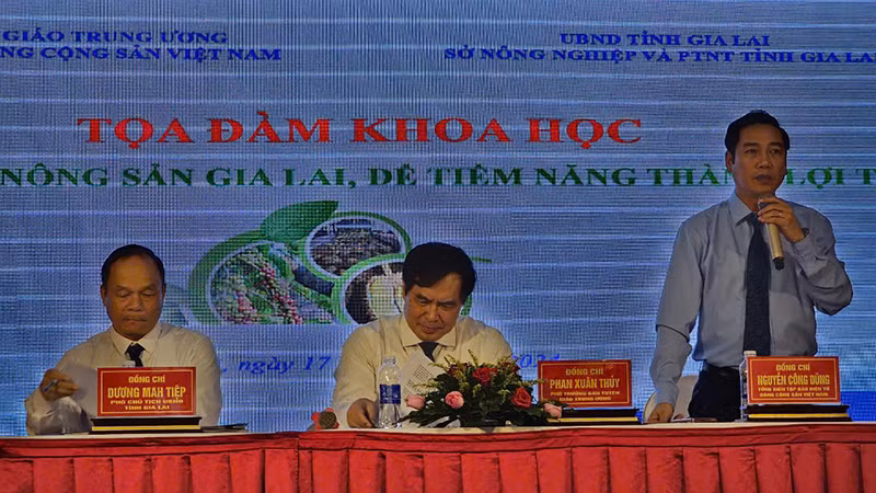 Các đại biểu chủ trì Tọa đàm.