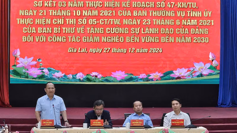 Các đồng chí chủ trì hội nghị.
