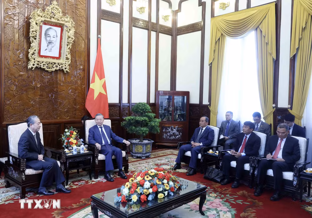Chủ tịch nước Tô Lâm tiếp Đại sứ Trung Quốc Hùng Ba đến chào từ biệt. (Ảnh: TTXVN)