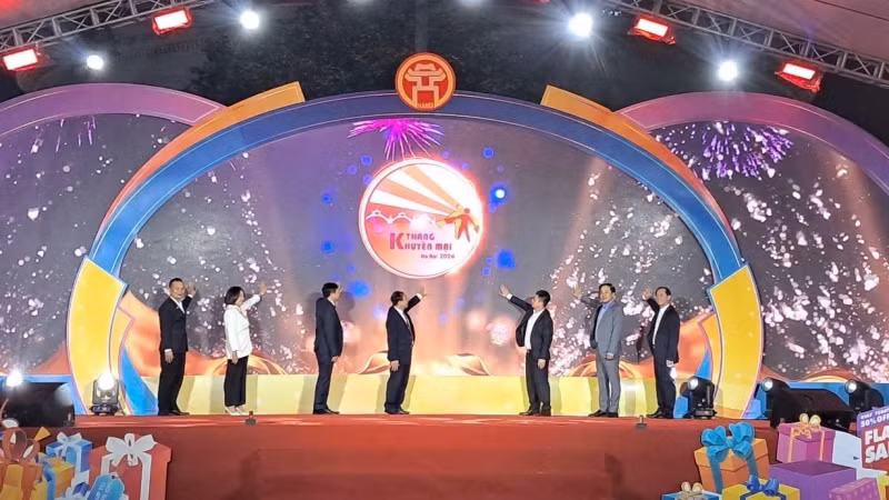 Các đại biểu thực hiện nghi thức khai mạc chương trình.