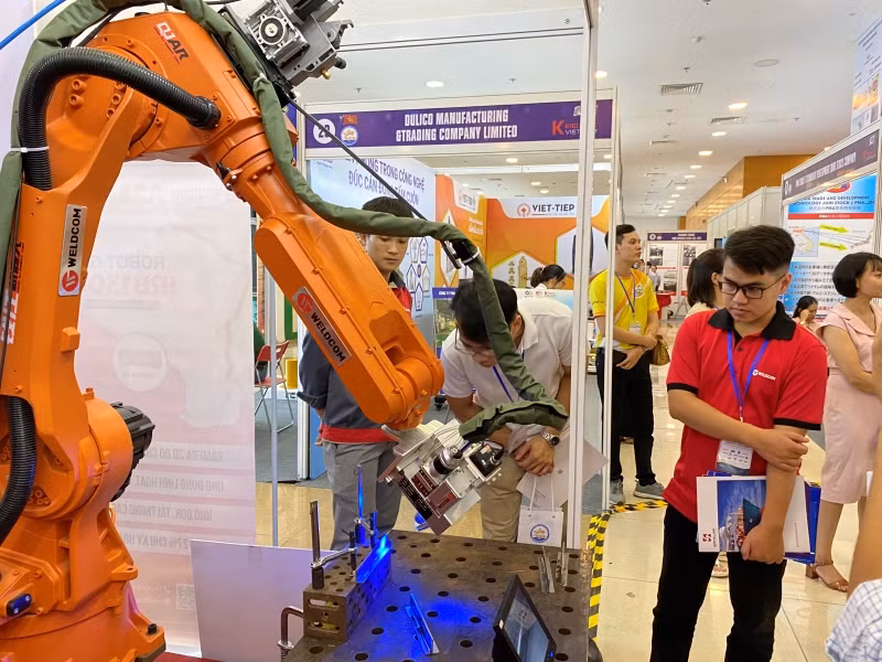 Các sản phẩm công nghiệp chủ lực của thành phố Hà Nội được giới thiệu tại Hội chợ.
