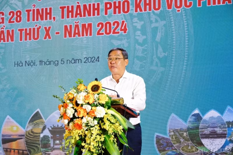 Phó Chủ tịch Thường trực Ủy ban nhân dân thành phố Hà Nội Lê Hồng Sơn phát biểu tại hội nghị.